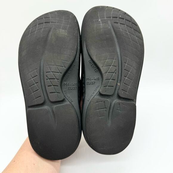 OOFOS Black Clogs - Picture 11 of 12